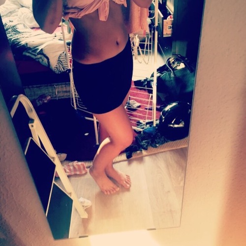 teenfeetberlin:Will Post everyday cute girls feet and girls :)...