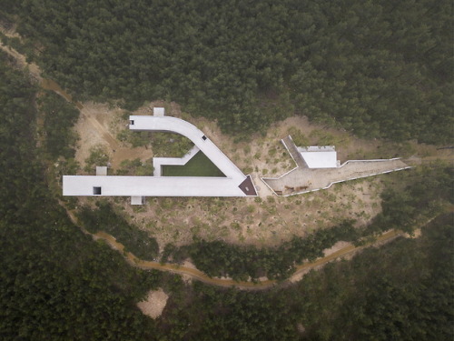 archatlas:Saya Park Álvaro Siza + Carlos CastanheiraThere...