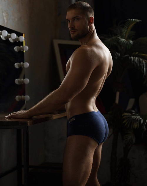 zadpower:Aleksandr Sadykh by Titus Photography