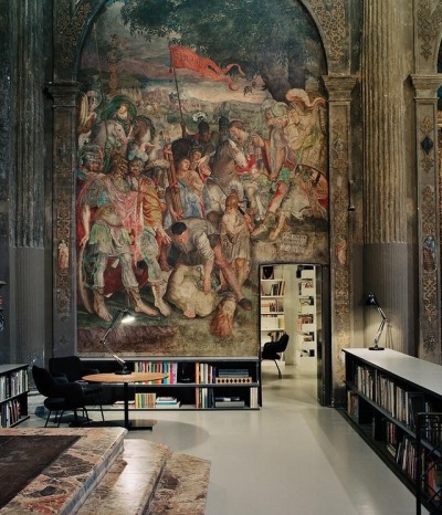 I dont know if they have a name for this interior style love the combination of 16th century? art and modern homes.