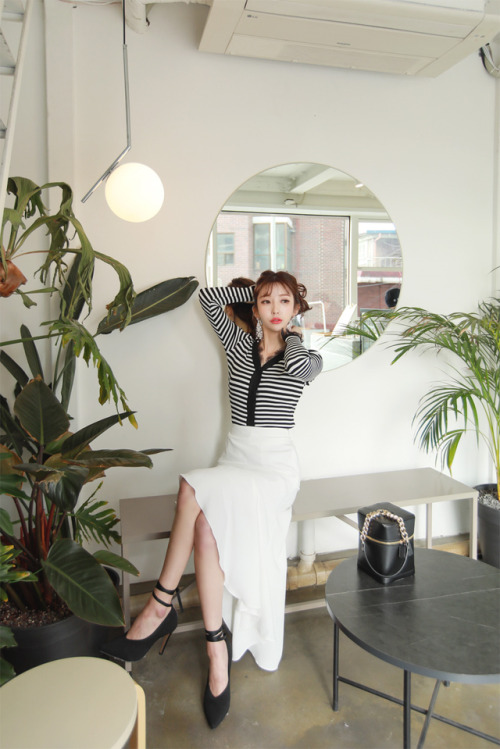 korean-dreams-girls:Ye Jin - March 15, 2018 3rd Set