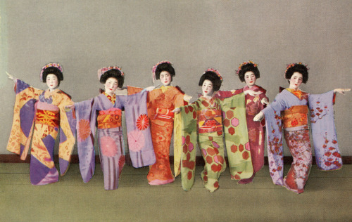 Niigata Bijin Okesa Odori z lat 30. XX wieku (autor: Blue Ruin1) „Podpisano taniec Niigata Beauty Okesa.  [Okesa to styl japońskiej pieśni ludowej związanej z prefekturą Niigata].  ”