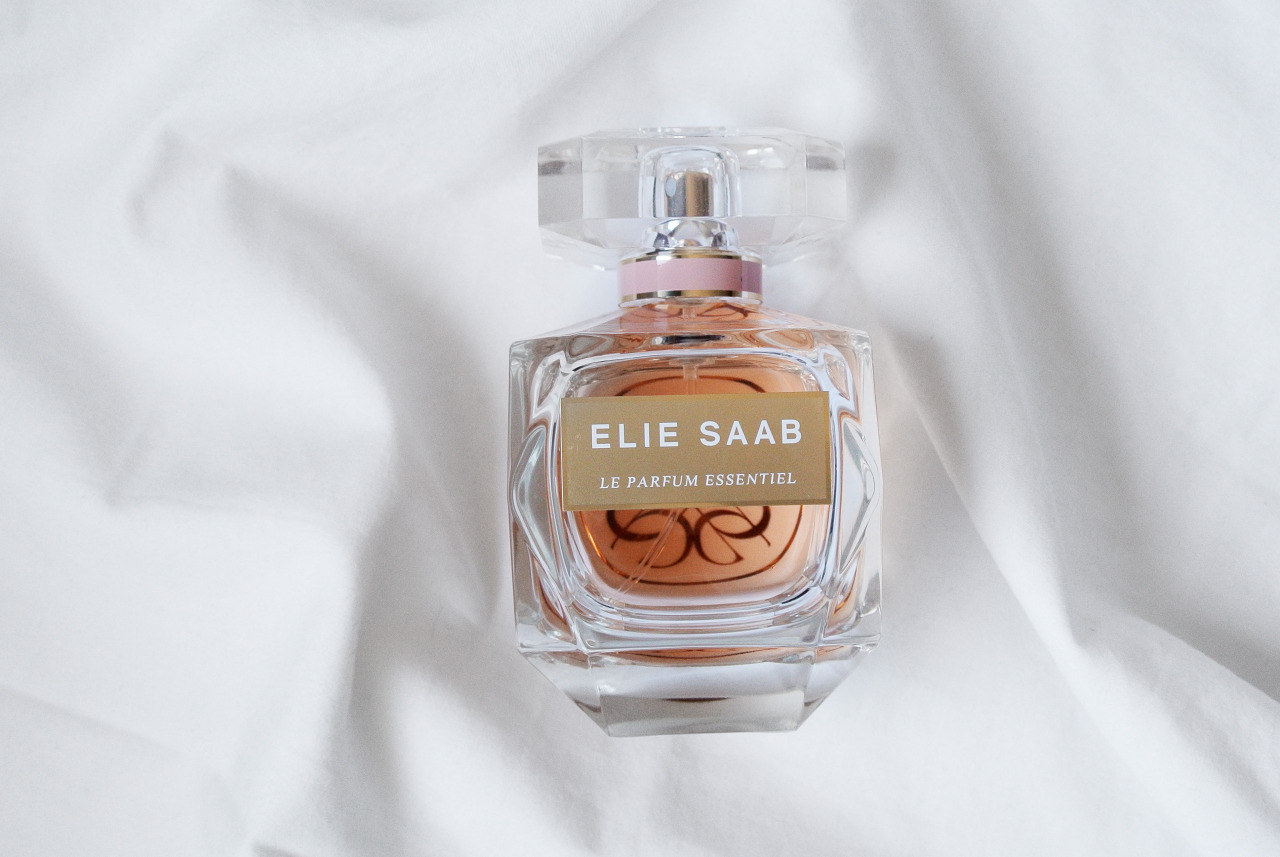 Elie saab perfume online essential