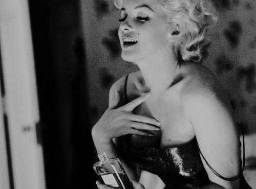 hisvintageworld:Marilyn Monroe & Channel Number °5 