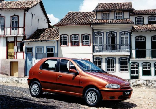 carros que saíram de linha: fiat palio 1.6 16v 1996 vermelho visto de frente