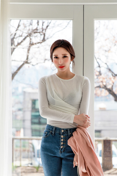 korean-dreams-girls:Ye Jin - March 26, 2018 1st Set