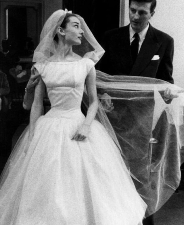 Audrey Hepburn in a Givenchy wedding gown チューリップ人形