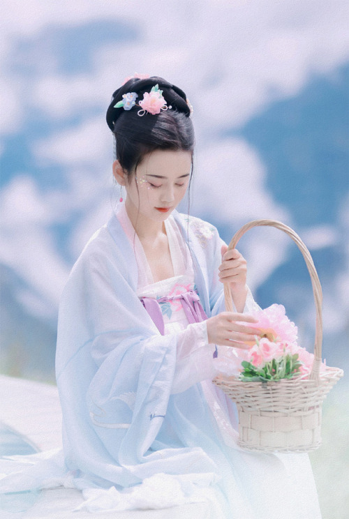 hanfugallery:Traditional Chinese hanfu by 二炫儿