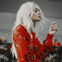 Voir un profil - Veïa Alvisio Tumblr_osqny599zt1tt4ixno1_250