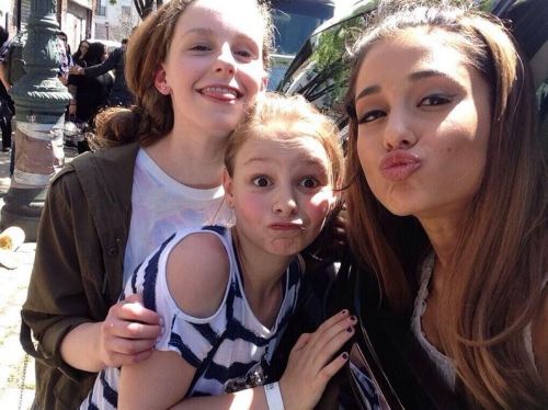 ari-grandenews:Ariana with more fans today