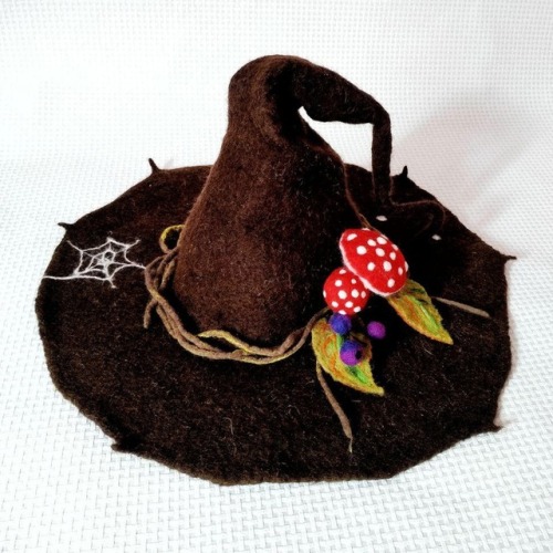 sosuperawesome:Hats and ScarvesWitchery Store on EtsySee...