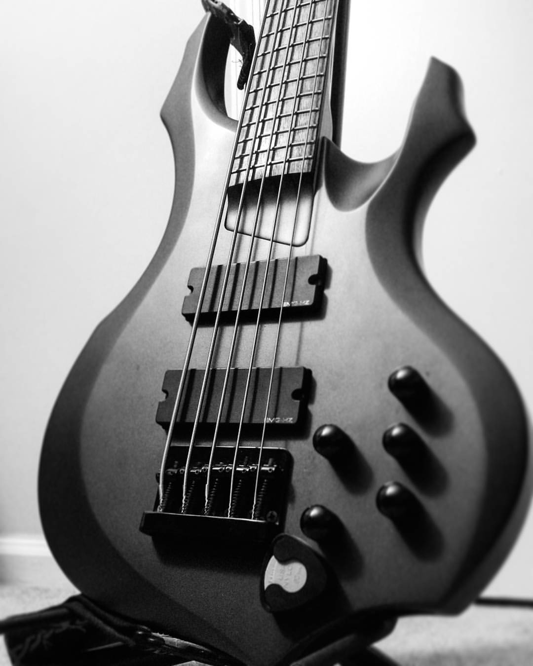 Abxxx - 8 Guitar Strings Minimum