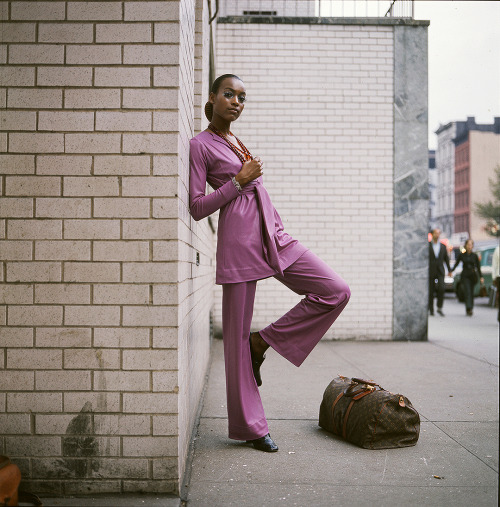 lesbianavagardner:Naomi Sims in New York, photographed by Yale...