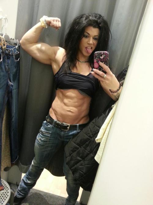 musculargoddesses:Michaela Schaar