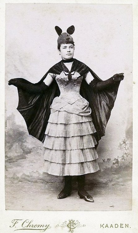 24hoursinthelifeofawoman:Vintage Bat Costumes