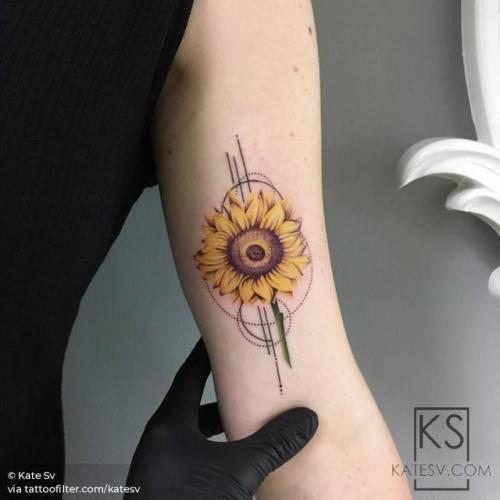 By Kate Sv, done at Dot. Creative Group, Manhattan.... bicep;facebook;flower;graphic;katesv;medium size;nature;sunflower;twitter