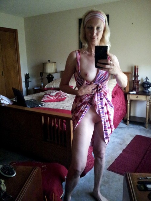 fucking-hot-elder:Her name: HeatherPics number: 38Nude pics: ...