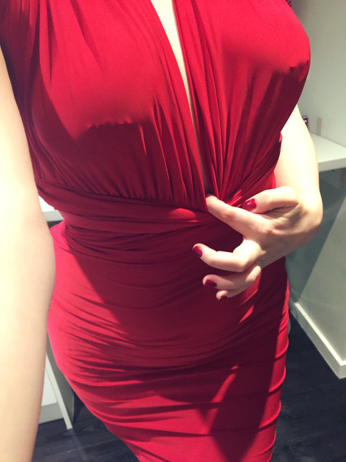 cherry-dubois:my dress for Halloween arrived <3Nice...