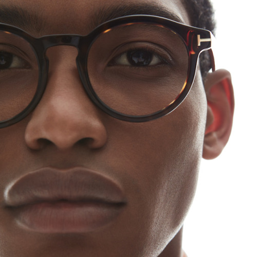 An essential eyewear featuring the Blue Block Round...