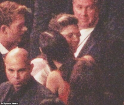 är Niall dating Selena Gomez 2014