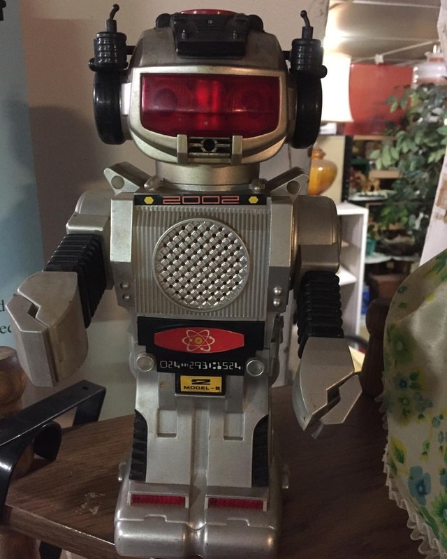 https://linktr.ee/thepeppysquid — Came across this #80srobot #robottoy ...