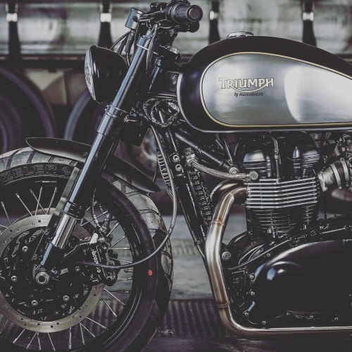 ๐ caferacerpasion.com ๐ W O W !!! Beautiful Triumph Bonneville...