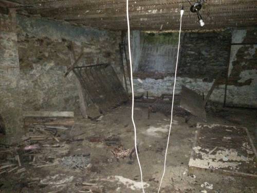 sixpenceee:Secret basement found under layers of...