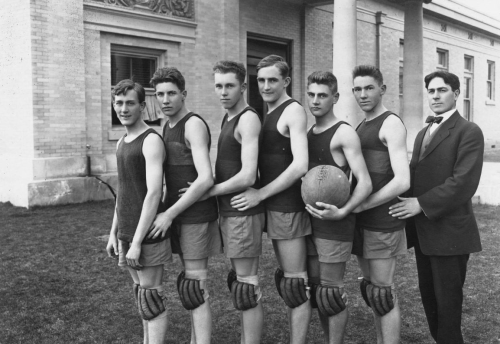 vintagesportspictures:Anaheim High School basketball team (1914)