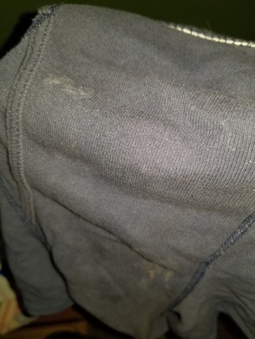 cuckkindaguy:Look at the bottom stain. From the top cum stain...