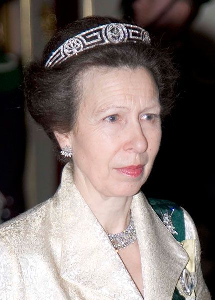 Hi. In the picture with queen Elizabeth wearing... - Tiara Mania