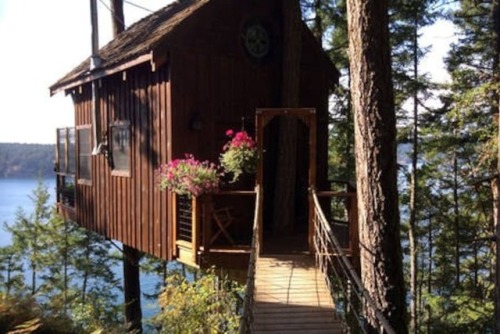 utwo:Hilltop Treehouse Retreat© airbnb