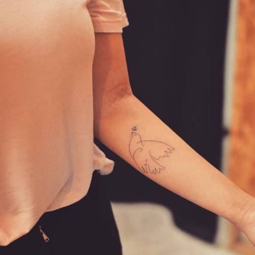 By Tattooist Grain, done in Seoul. http://ttoo.co/p/146899 spain;art;small;pigeon;ifttt;little;tattooistgrain;location;picasso;minimalist;tiny;inner forearm;europe;fine line;patriotic;line art;animal;picasso dove of peace;contemporary;bird