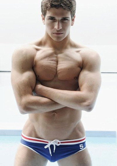 That body is too damn hot! Male perfection
