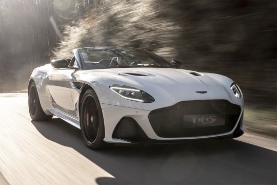 aston martin dbs superleggera volante 2019 branca dianteira grade