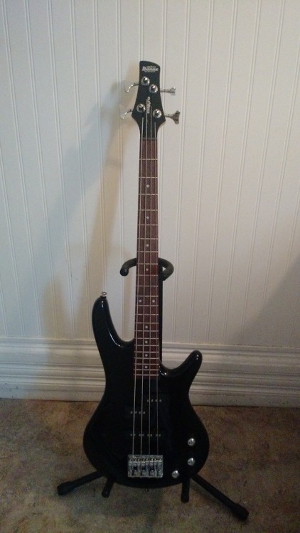 b-sidez:y'all i finally got my own bass