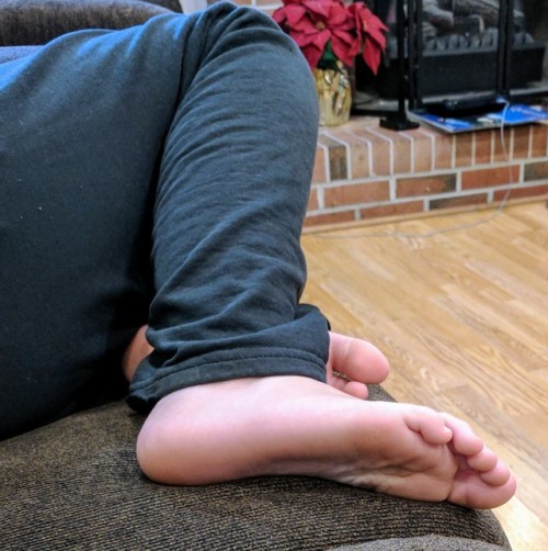 mysexygirlfriendsfeet:My sexy gfs daughter