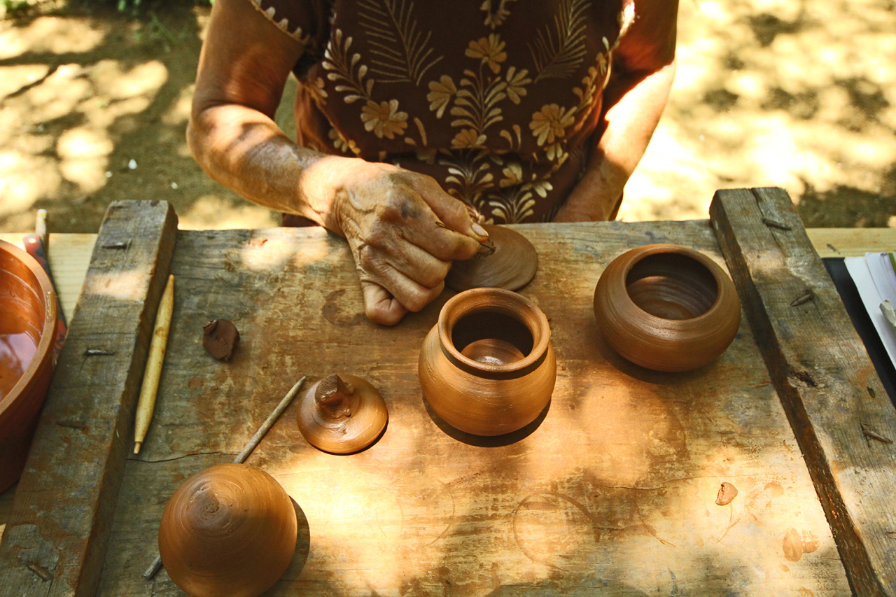 Proceso de la filigrana en barro.