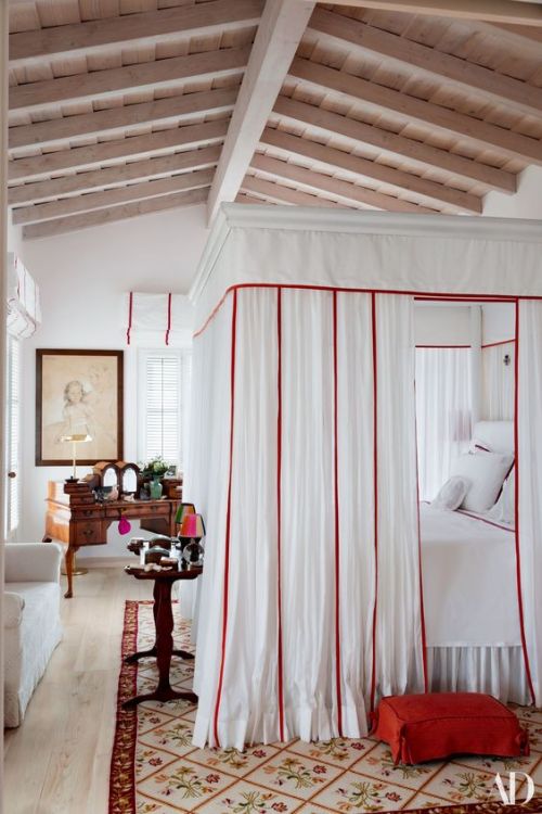 house tour bedroom textiles rug fabrics pattern decorative objects interior design home styling john stefanidis miguel flores-vianna