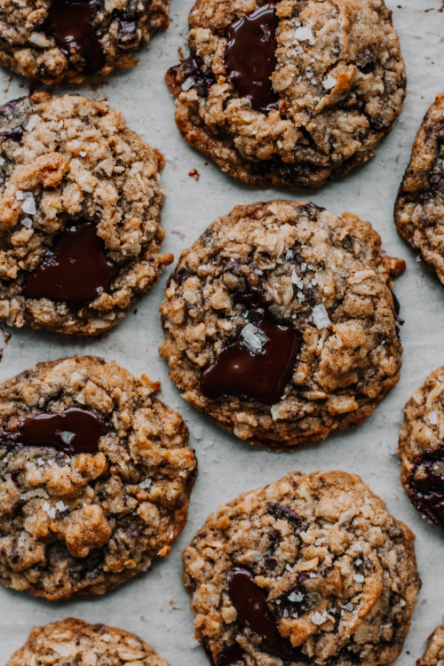 sweetoothgirl:Salted Toffee and Dark Chocolate Oatmeal Cookies