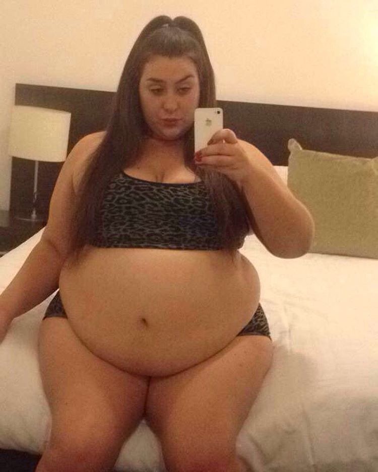 bbwlayla:
“Workout outfit 👅#bbw #piggy #fatty #chubby #gordita #ssbbw
”