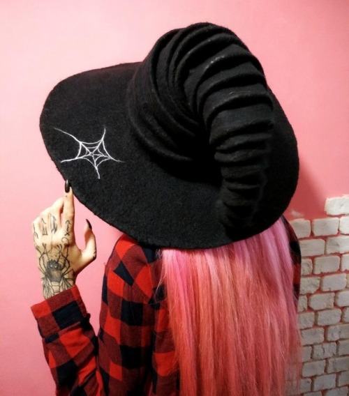 sosuperawesome:Hats and ScarvesWitchery Store on EtsySee...