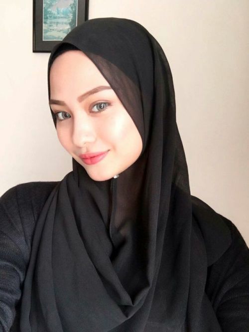 heavenofmalaygirls:MondayChicks mesya mmg leh sakit tgk drg