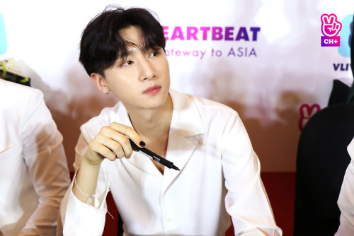 monx-plus:Monsta X Changkyun at V Heartbeat Live Fansign |...