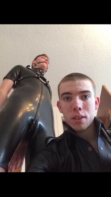 gayrubberteen:Oh look it’s me :P