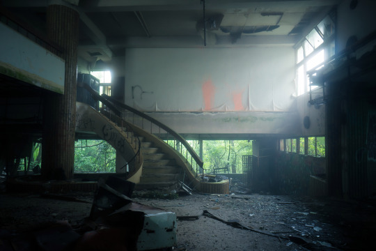 霧の中の研究施設→詳細 Abandoned research facility in the mist.