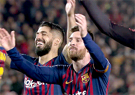 إحتفال برشلونة بلقب الدوري لموسم 2018/2019 في الكامب نو  Tumblr_pqovejqmvw1rf0fpjo5_400