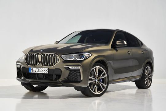 Retoques na carroceria e novo motor contemplam versão única do SUV com estilo de cupê, BMW X6, que já está à venda no país.