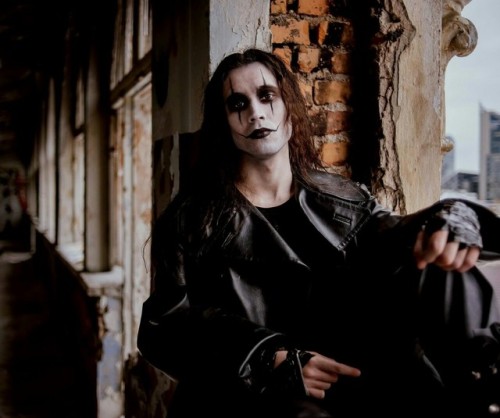 socialpsychopathblr:“The Crow”, photographer: Daria Popova