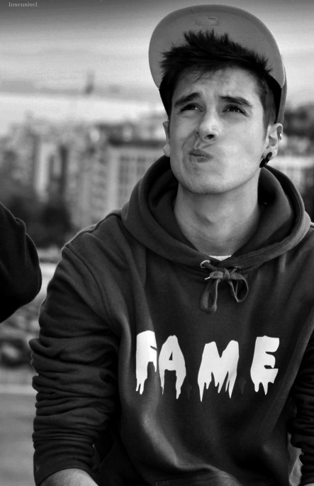 bezamestazona:
“ ٩(̾●̮̮̃̾•̃̾)۶ (¯`·.¸¸.-> ❤ & Reblog