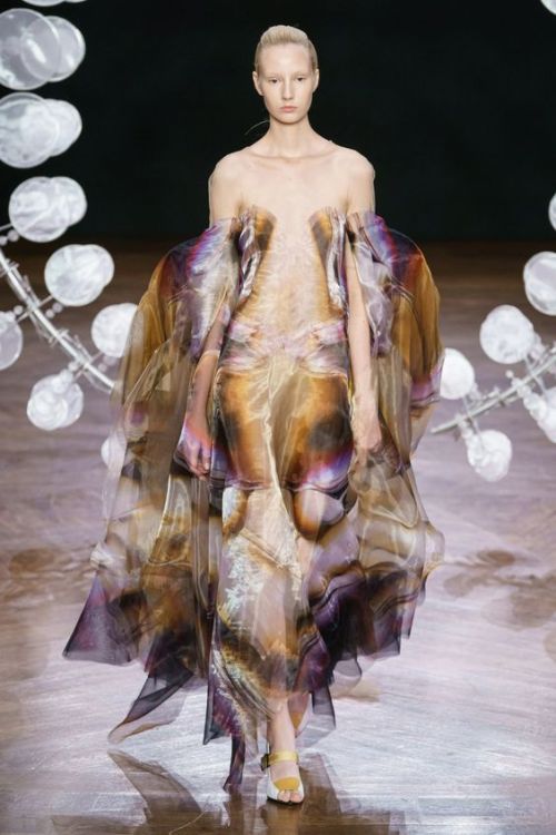 thegirlinthemiddlerunway